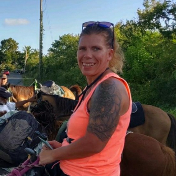 Meet your Posher, Shelly - Picture 1 of 1